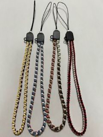 映画「君の名は。」に登場し脚光を浴びた伝統工芸の組紐を体験できる。伝統的な丸台を使い、上質な絹糸でストラップ作りやブレスレット作り（￥4,000～）を楽しめる。作品は金属加工してから後日郵送してくれる（別途送料）。