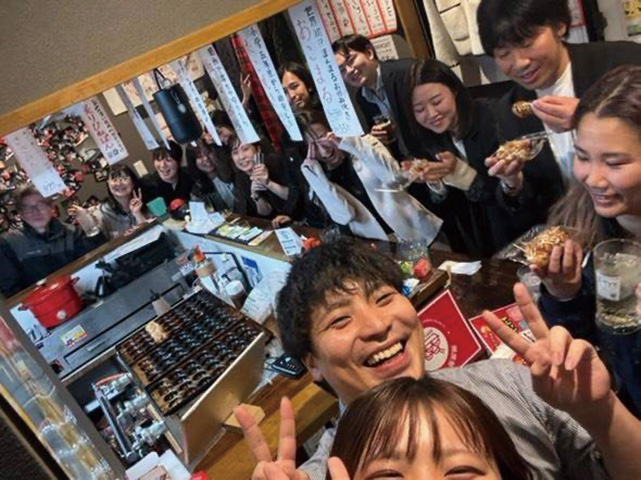 「飲んで、食べて、歩いて、知って！」をテーマに福岡市中央区の10エリアの数多くの店ではしご酒を楽しめる。参加店舗ごとに￥1,000のサルーメニュー（ドリンク＋料理）を用意しており、期間中はスタンプラリーも開催される。