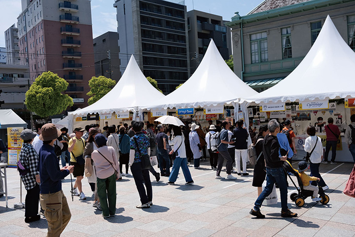 九州・山口のクラフトビールメーカー15社以上が集結（予定）。今年も人気のプログラム、世界コンテストで受賞したビールや、九州では飲む機会の少ない国内の有名ブルワリーのビールも招聘予定。お気に入りの一杯を見つけよう。